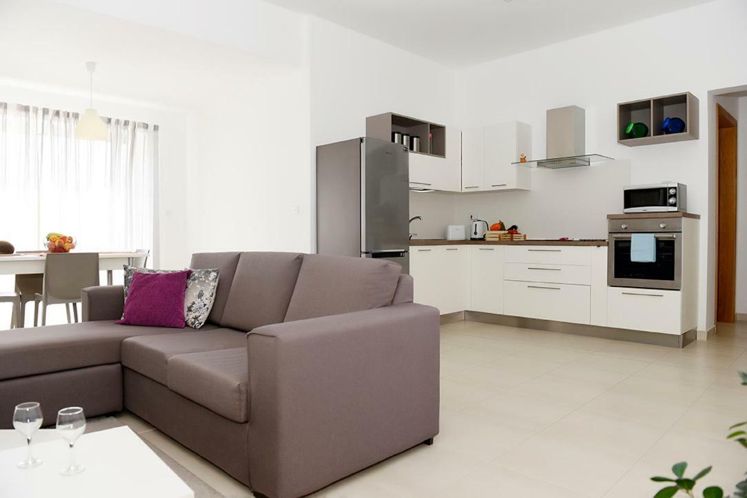 13 Village Apartments Меллиеха Экстерьер фото